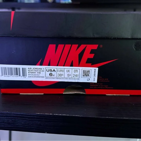 Air Jordan 1 Retro High OG GS 'Volt Gold'